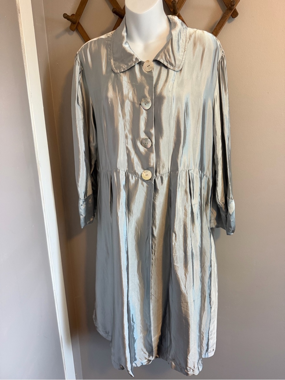Amar Vintage 100 Silk Overcoat Jacket Silver Metallic L